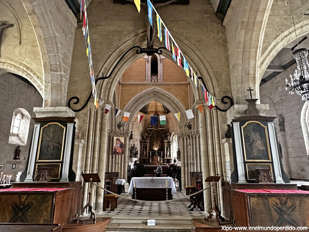 interior de la iglesia de saint martin en veules-les-roses