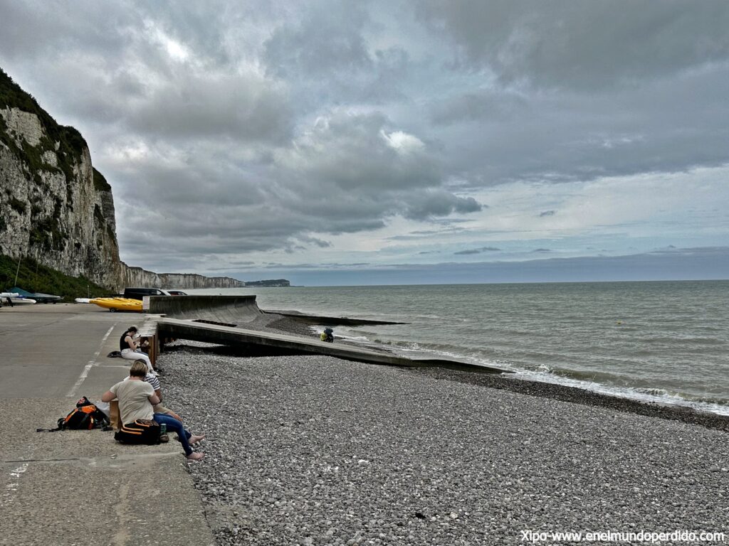 Playa de Veules-les-Roses durante la bajamar